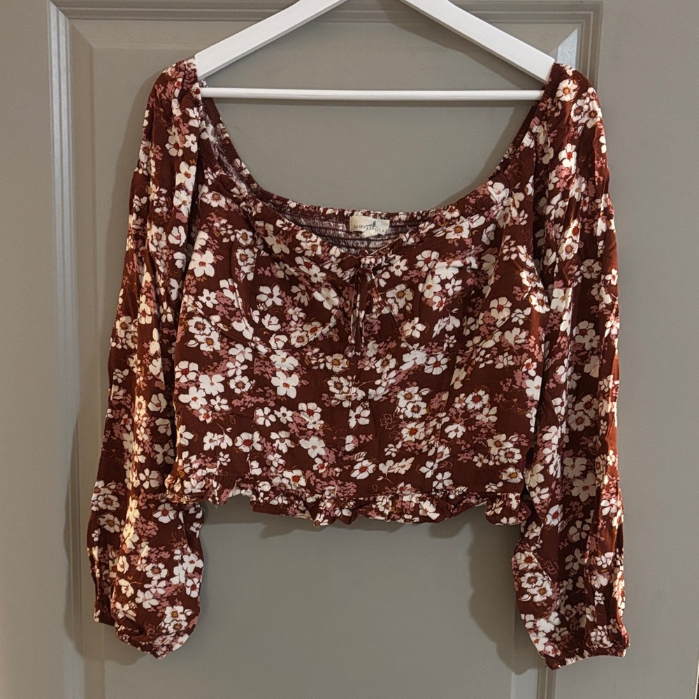 Chic Floral Blouse in Rich Brown